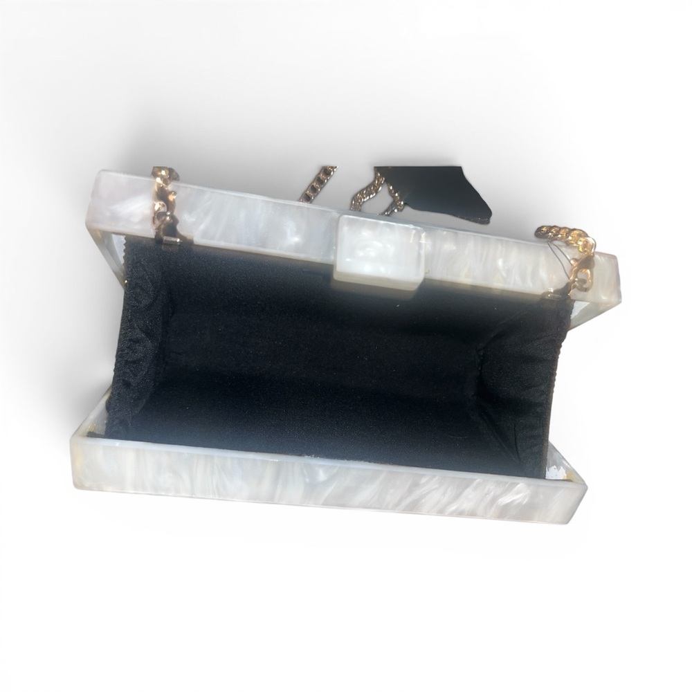 Forever 21 Pearl Acrylic Box Clutch Marveled with detachable gold chain -NWT - Picture 4 of 7